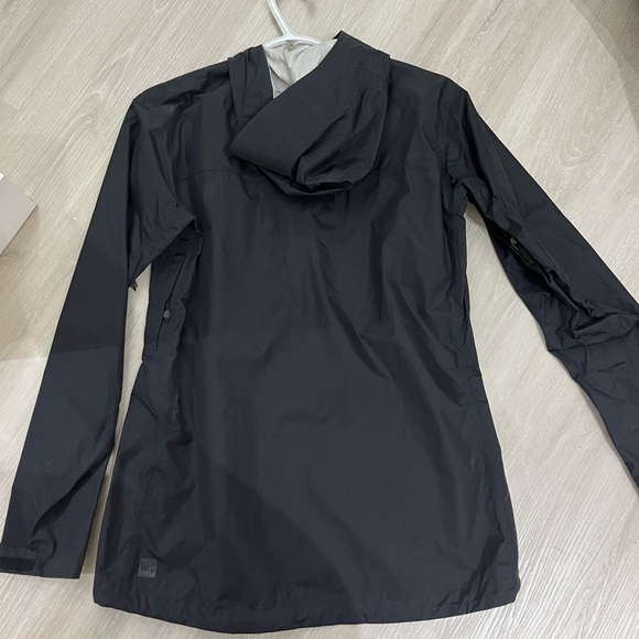 MEC Women’s XS Shell Rainjacket, excellent condition - Picture 2 of 6